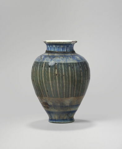 Vase, image 1/2