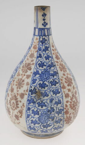 Bouteille à décor de rinceaux, image 3/3