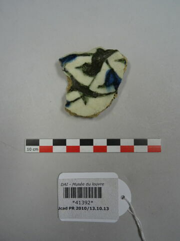 Fragment de paroi de vaisselle, image 1/2
