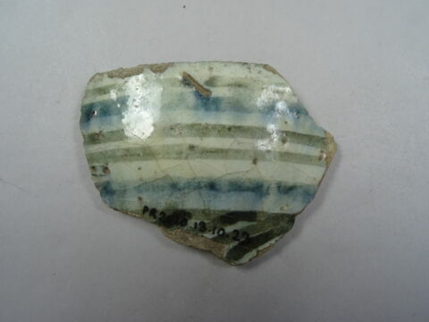 Fragment de bord de vaisselle, image 1/2