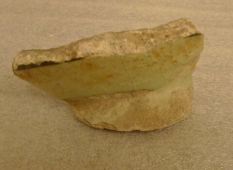 Fragment de fond de vaisselle, image 2/2