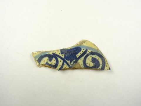 Fragment de paroi de vaisselle, image 1/2