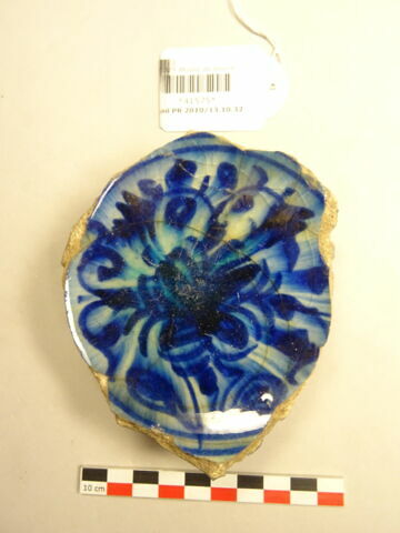 Fragment de fond de vaisselle, image 1/2