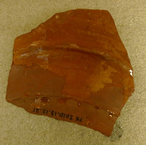 Fragment de paroi de vaisselle, image 2/2