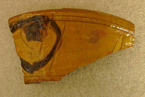 Fragment de paroi de vaisselle, image 1/3