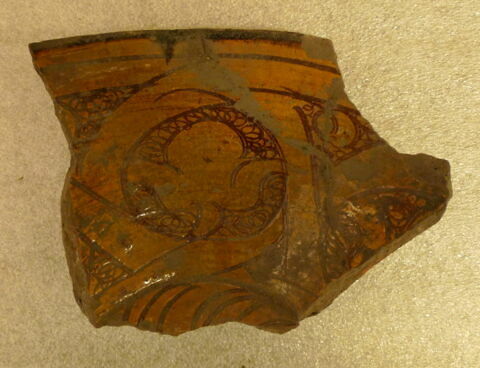 Fragment de paroi de vaisselle, image 1/2