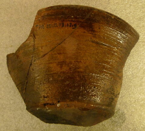 Fragment de paroi de vaisselle, image 2/2