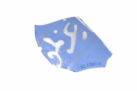 Fragment d'objet en verre, image 1/1