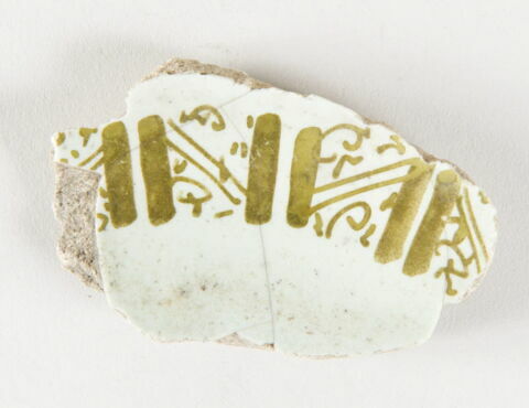 Fragment de paroi de vaisselle, image 1/2