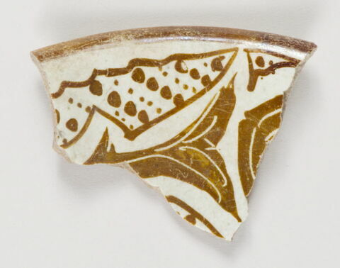 Fragment de bord de vaisselle, image 1/2