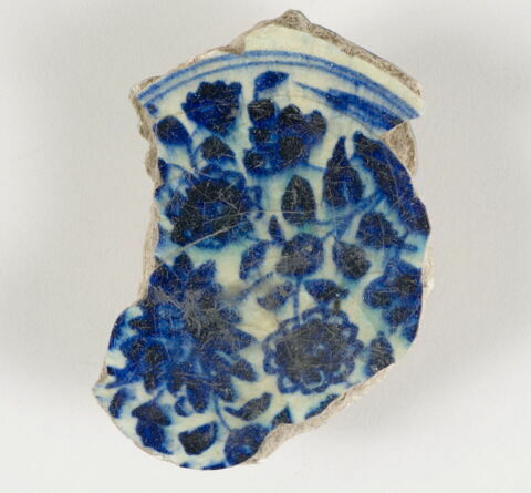 Fragment de fond de vaisselle, image 2/2