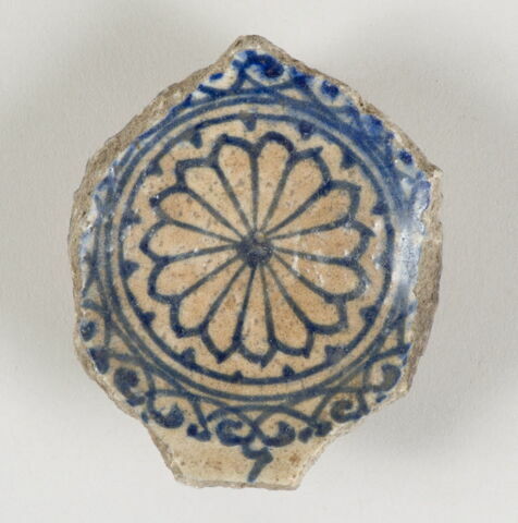 Fragment de fond de vaisselle, image 1/1