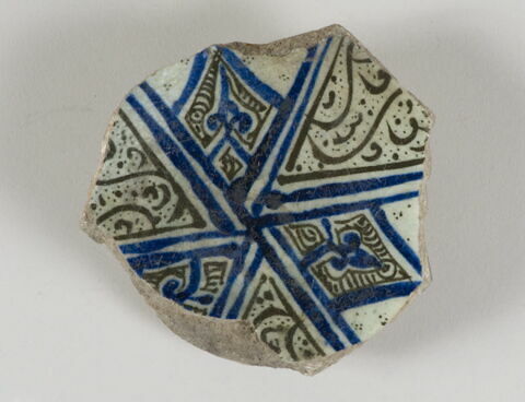 Fragment de fond de vaisselle, image 1/1