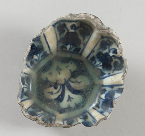 Fragment de fond de vaisselle, image 1/1