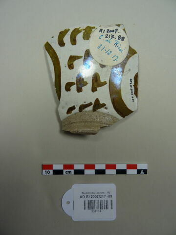 Fragment de paroi de vaisselle, image 2/2