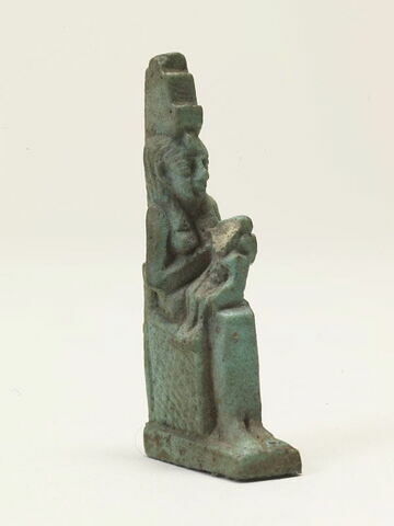 amulette ; figurine d'Isis allaitant