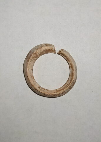 boucle d'oreille en anneau coupé, image 1/2