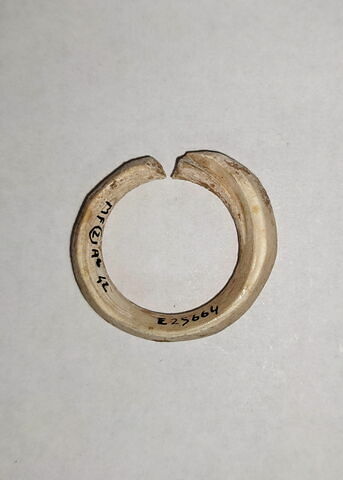 boucle d'oreille en anneau coupé, image 2/2