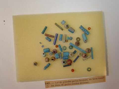 perles  ; perle tubulaire ; perle ronde, image 1/2