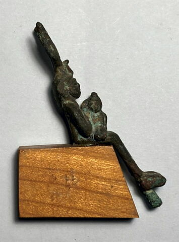 figurine d'Isis allaitant, image 5/5