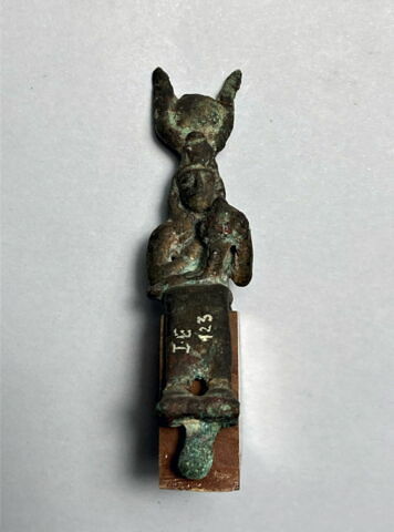 figurine d'Isis allaitant, image 1/5
