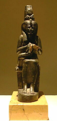 figurine d'Isis allaitant, image 7/8