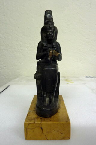 figurine d'Isis allaitant, image 6/8