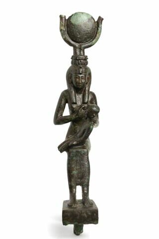 figurine d'Isis allaitant, image 4/9