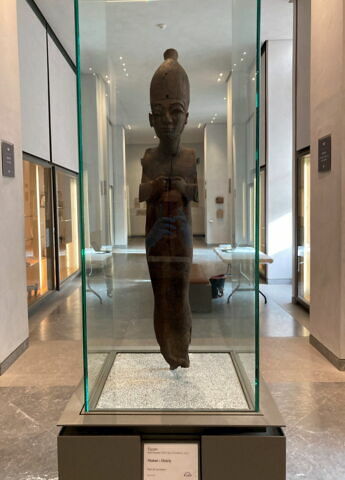 statuette, image 2/6