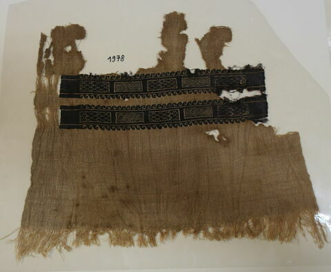 tissu ; décor d'habillement, image 1/5