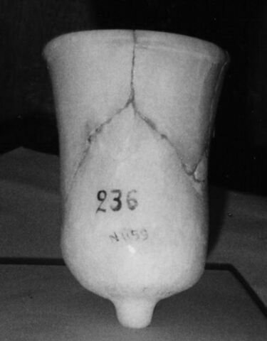vase, image 3/3