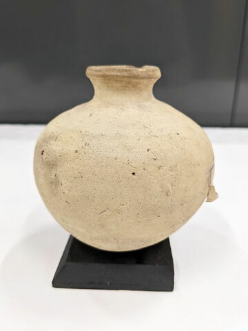 vase, image 3/4