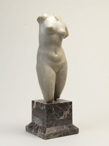 statue ; fragment, image 3/4