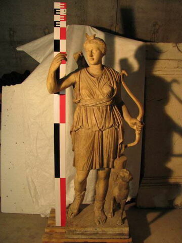 statue, image 2/2