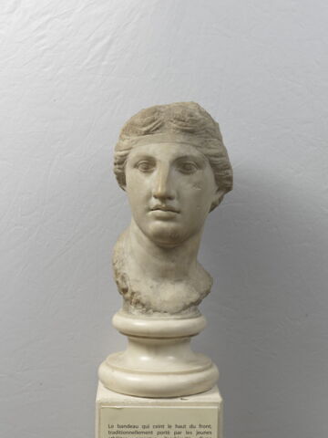 statue ; tête