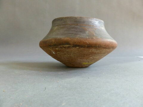 vase à étrier, image 1/3