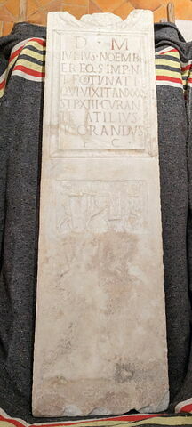 stèle funéraire ; inscription, image 2/2
