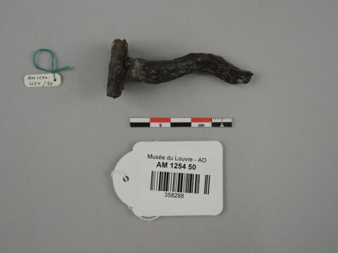 arme  ; outil  ; clou, image 1/1