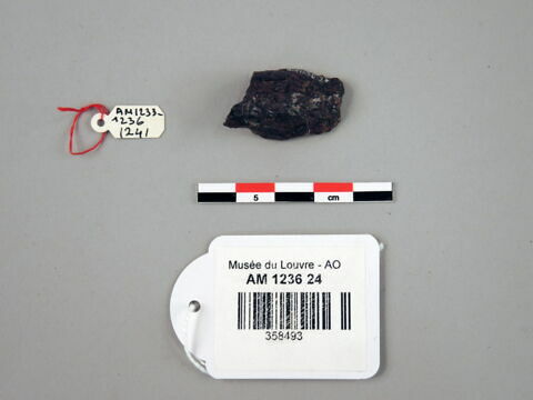 arme  ; pointe de flèche ; fragment, image 1/1