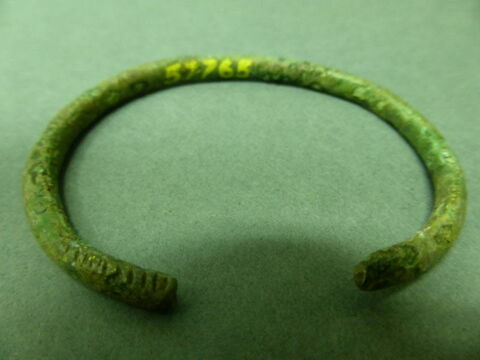 bracelet, image 2/2