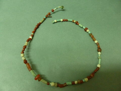 collier, image 2/2
