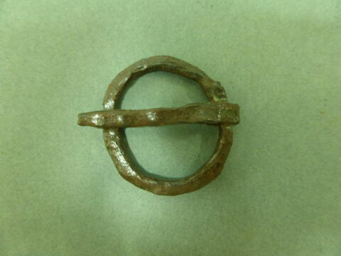 boucle de ceinture  ; fibule  ; bijou ; anneau, image 1/1