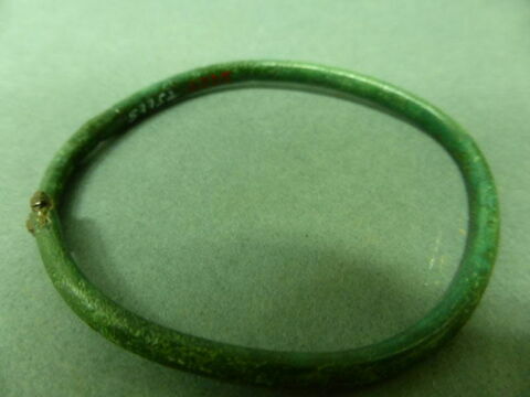 bracelet, image 2/2