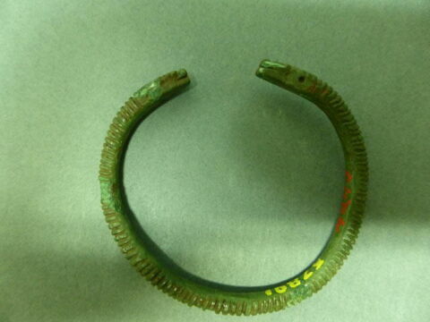 bracelet, image 2/2