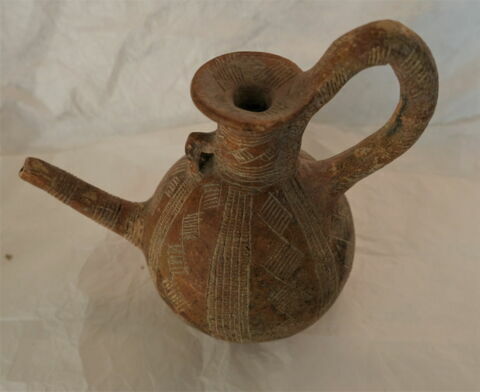 vase, image 3/3