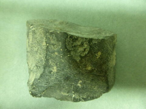 hache  ; arme  ; fragment, image 1/1