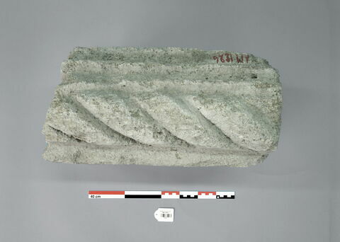 relief ; fragment, image 1/2