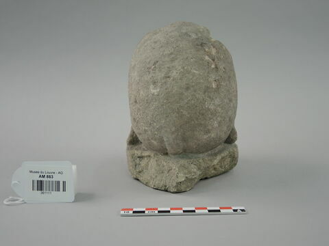 statue ; fragment, image 2/3