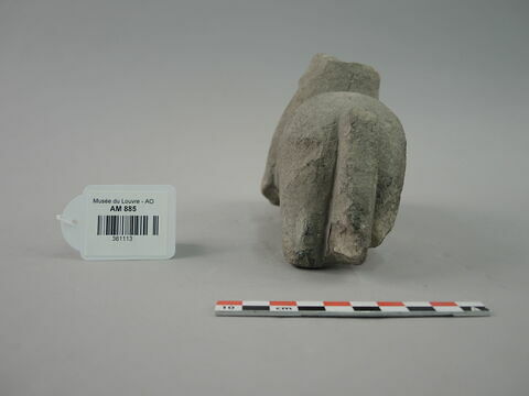 statue ; fragment, image 4/4
