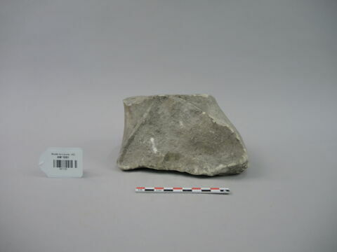 statue ; fragment, image 3/4